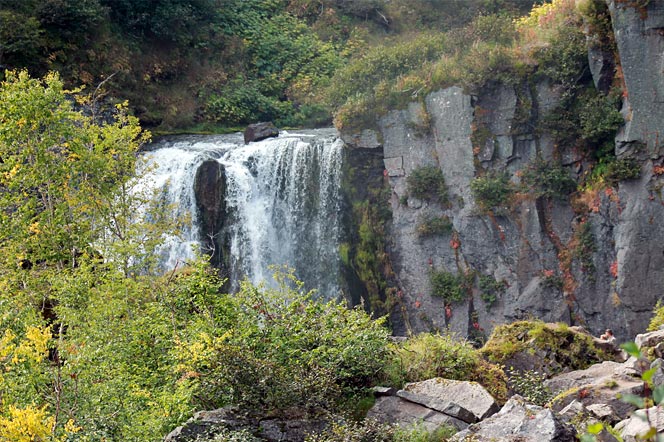 Водопад на ручье спокойный - туры и экскурсии по Камчатке